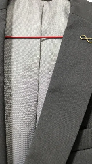 Chaqueta Zara Negra Talla 48 + Corbata Granate