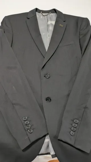 Chaqueta Zara Negra Talla 48 + Corbata Granate