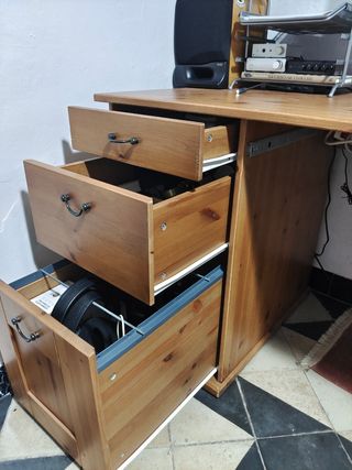 Mesa de escritorio en madera
