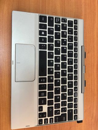 Laptop portatile e tablet Toshiba da 10 pollici Nero/Argento