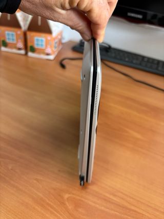 Laptop portatile e tablet Toshiba da 10 pollici Nero/Argento