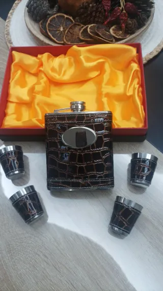 Servizio da liquore in pelle e metallo