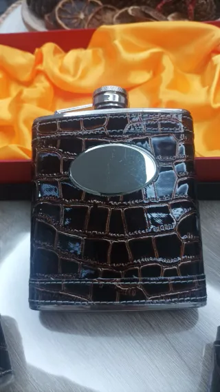 Servizio da liquore in pelle e metallo