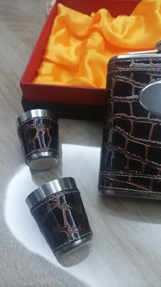 Servizio da liquore in pelle e metallo