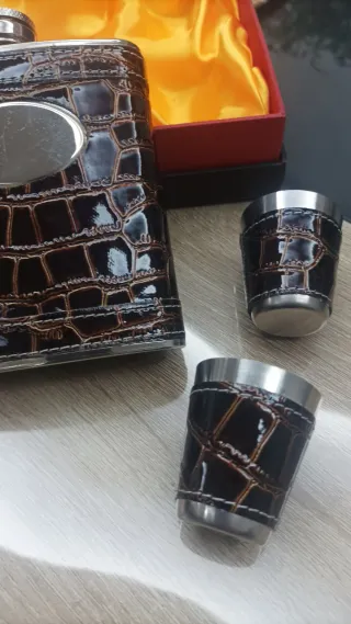 Servizio da liquore in pelle e metallo