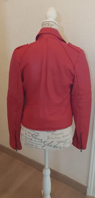 Chaqueta de cuero roja