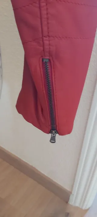 Chaqueta de cuero roja