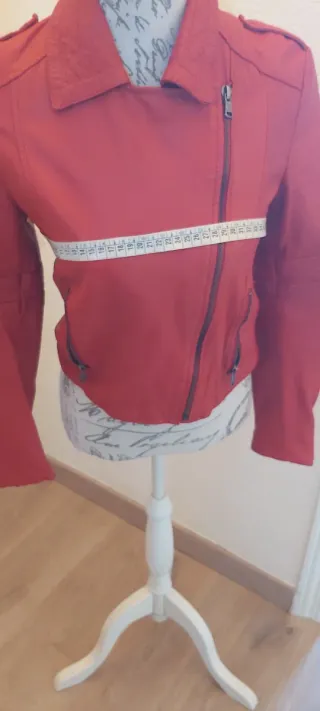Chaqueta de cuero roja