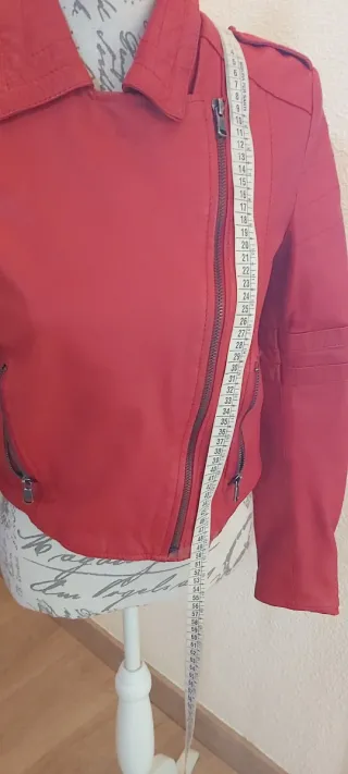Chaqueta de cuero roja