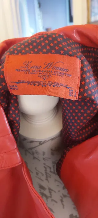 Chaqueta de cuero roja