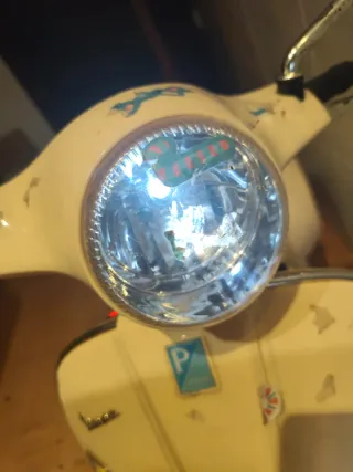 Vespa eléctrica para niños