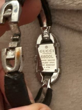 Reloj Gucci 6800L Plata y Negro