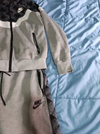 Chándal Nike gris y negro