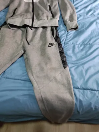 Chándal Nike gris y negro