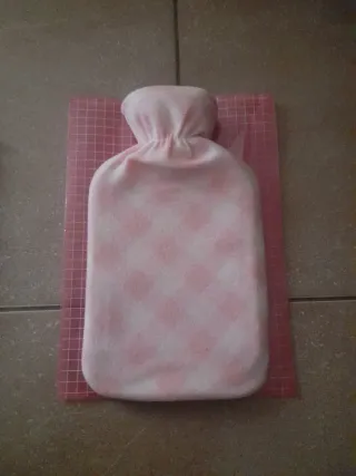 Bolsa de agua caliente rosa.