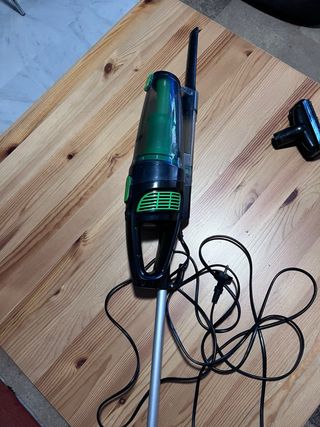 Aspiradora de mano con accesorios