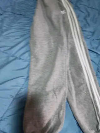 Pantalón chándal Adidas gris