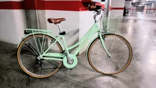 Bicicleta de paseo verde