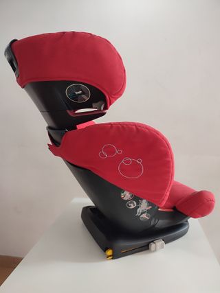 Silla Bebé Confort FeroFix Roja.