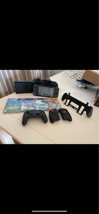 Nintendo Switch + 4 juegos y mando ergonómico.