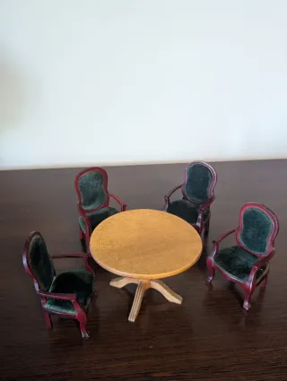 Casa de muñecas de madera