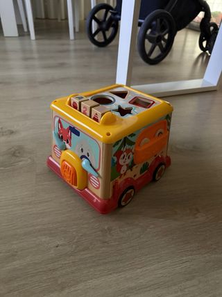 Cajita de juguete con formas y números