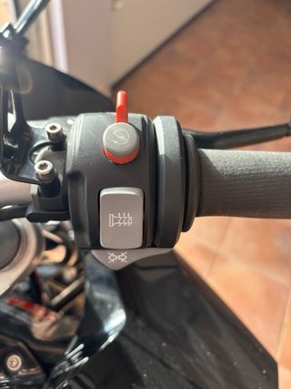 BMW F 800 ST Negra con Maletas