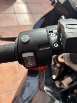 BMW F 800 ST Negra con Maletas