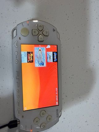 PSP Blanca con juegos en SD