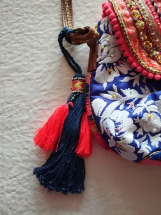 Bolso bandolera bordado A ESTRENAR