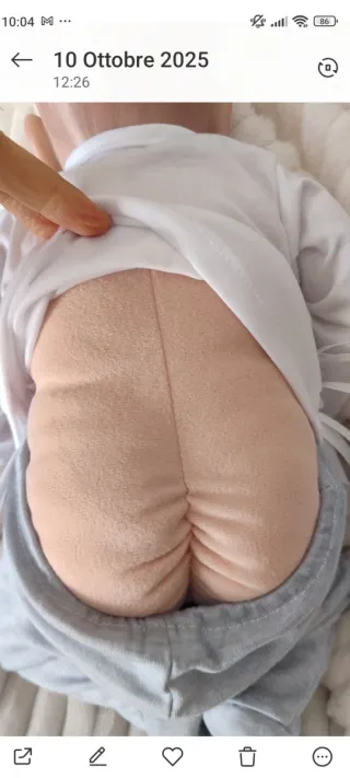 Bambola Reborn  con cappellino, ciuccio e biberon