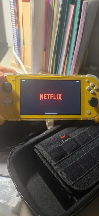 Nintendo Switch Lite Amarilla + extras