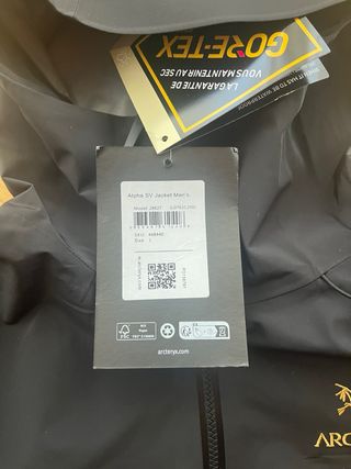 Chaqueta Arc'teryx Alpha SV Hombre Negra y dorada