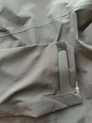 Chaqueta Arc'teryx Alpha SV Hombre Negra y dorada