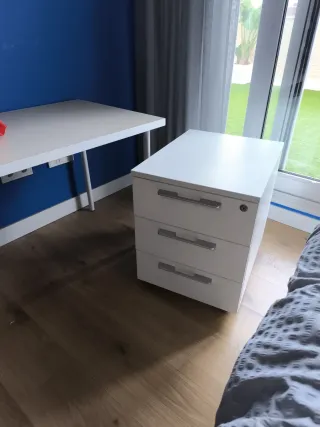 Escritorio juvenil blanco con cajones