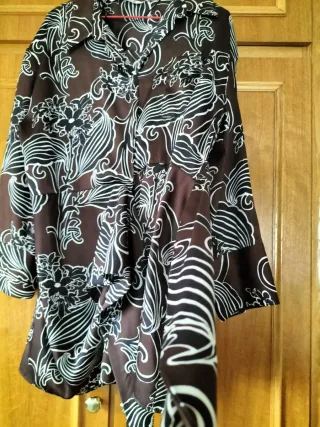 Blusa Zara Estampada Marrón Talla xxl