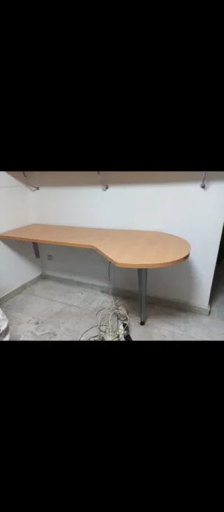 Mesa de escritorio angular madera y metal