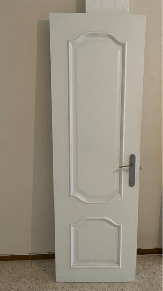 Puerta blanca maciza