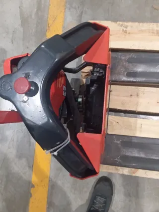 Transpaleta Eléctrica Linde MT12  con AVERIA Leer