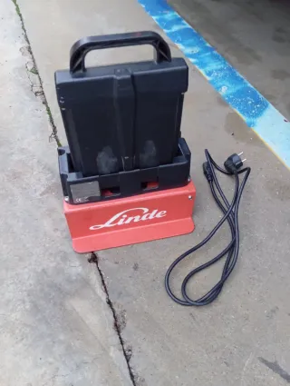 Transpaleta Eléctrica Linde MT12  con AVERIA Leer