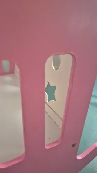 Armario y cuna de juguete de madera