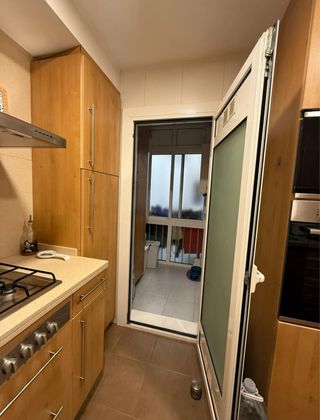 Puerta aluminio blanca con marco