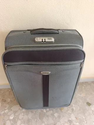 Maleta grande de viaje con ruedas. REBAJADO!