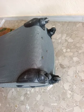 Maleta grande de viaje con ruedas. REBAJADO!