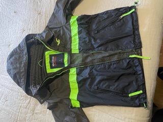 Chaqueta Hollister cortavientos negra y verde Tall