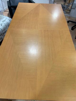 Mesa de comedor de madera