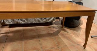 Mesa de comedor de madera