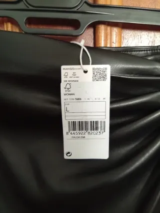 Falda Mango negra efecto piel