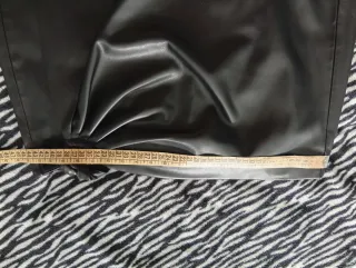 Falda Mango negra efecto piel