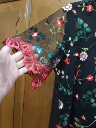 Vestido negro bordado flores manga corta